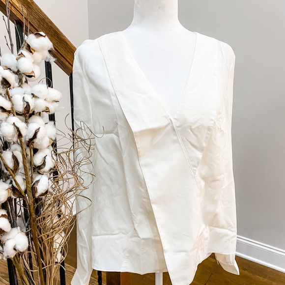 Revolve 1.State V neck Cream Blouse - Picture 2 of 9